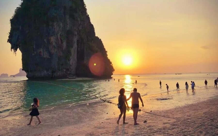 Krabi: 7 Islands Sunset Hopping Cruise with BBQ & Plankton - Night snorkeling for bioluminescent plankton: how to actually see the glow