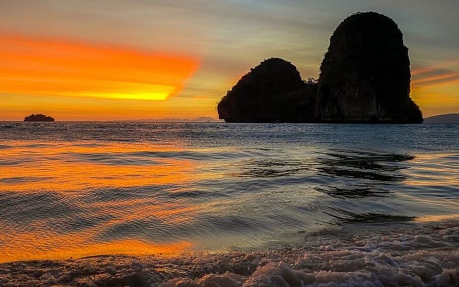 Krabi: Bioluminescent Plankton, Snorkeling & Sunset Tour - Crowds, timing, and why this tour tries to beat the rush