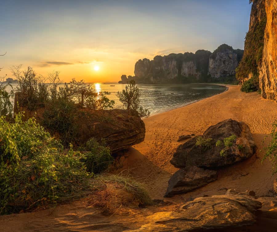 Krabi: Bioluminescent Plankton, Snorkeling & Sunset Tour - Getting there, boats, and the pickup timing around Ao Nang and Railay