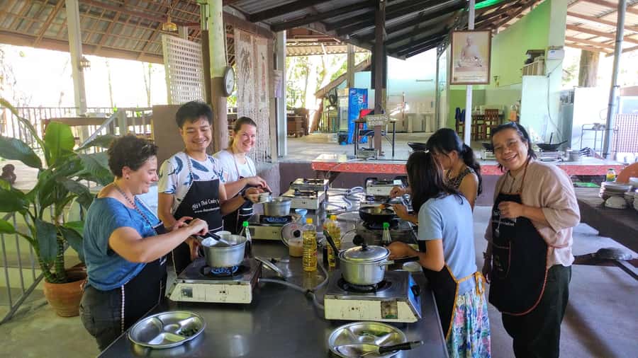 Krabi: Evening Thai Cooking Class at Ya's Cookery - Stone Mortar Curry Paste: The Technique That Changes Everything