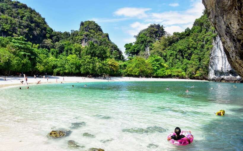 Krabi: Hong Island Longtail Boat & Kayak Tour w Buffet Lunch - Koh Daeng snorkeling stop: clear water is the goal, conditions decide the story