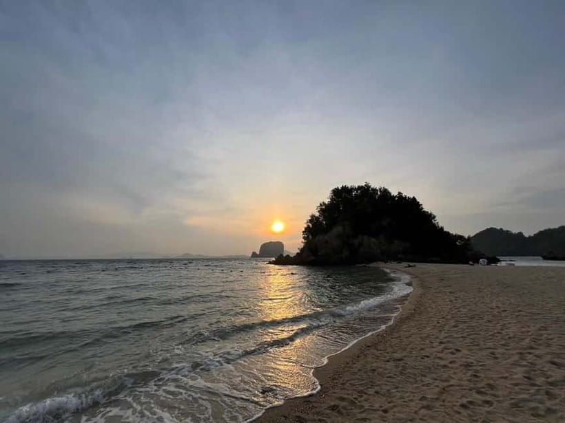 Krabi: Hong Island Sunset and BBQ Dinner Tour - Why Hong Island sunset feels different from a basic island hop