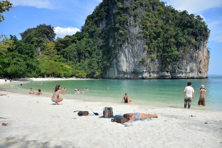 Krabi: Hong Island Sunset Tour w/ Beach Dinner+Night Snorkel - Hong Lagoon cruise: mangroves, limestone, and photo moments