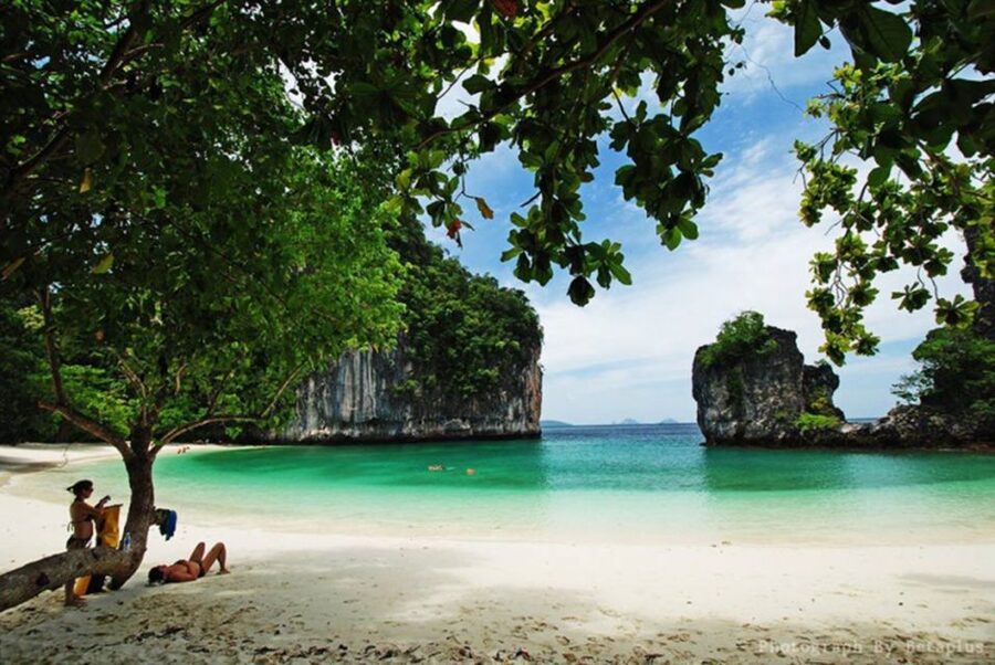 Krabi: Hong Islands Day Trip by Speedboat with Lunch - Hong Island 360° viewpoint: steps, payoff, and when to start the climb