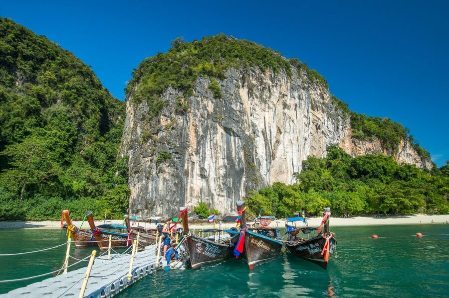 Krabi: Hong Islands Snorkeling with Lunch by Longtail Boat - Entering the Hong Islands Lagoon: The Narrow-Passage Moment