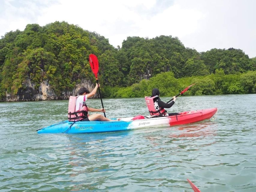 Krabi kayaking Ao thalane - Limestone cliffs and boat time: getting variety without extra effort