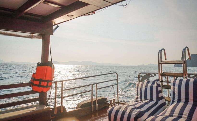 Krabi: Koh Hong Small Group Tour by Luxury Longtail Boat - The schedule on a small boat: how the day stays balanced