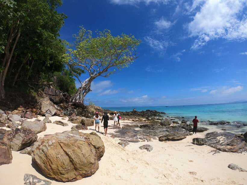 Krabi: Phi Phi Islands Speedboat Tour with Buffet Lunch - Pileh Lagoon’s emerald water, and why it feels calmer