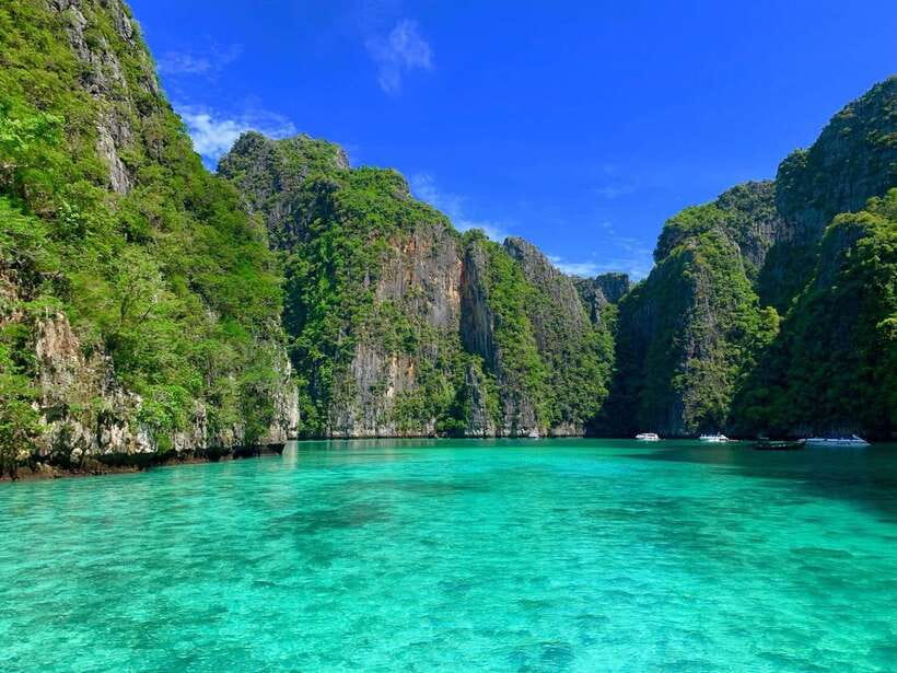 Krabi: Phi Phi Islands Speedboat Tour with Buffet Lunch - Loh Samah Bay to Maya Bay, the walk that makes the day