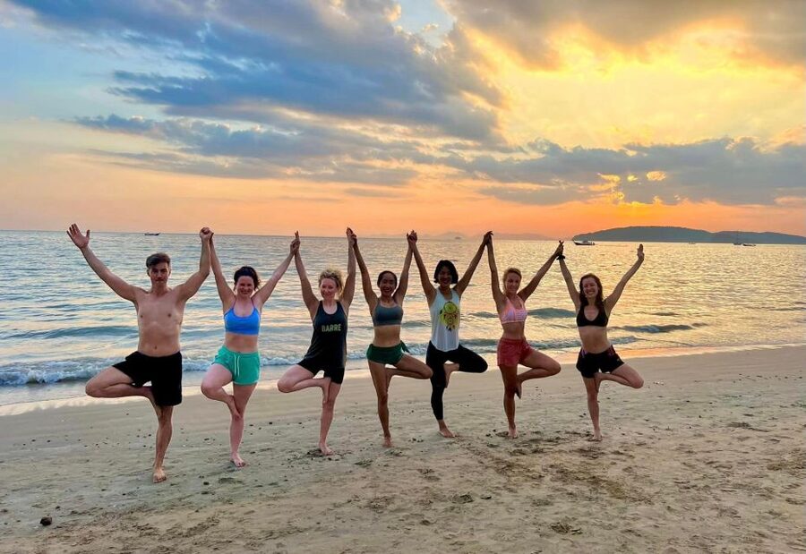 Krabi: Sunset Yoga Balance Join-in Class - Time and meetup: how the 17:30 start works