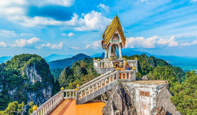 Krabi: Tiger Cave Temple, Emerald Pool and Hot Springs Tour - Lunch break: a straightforward local meal stop