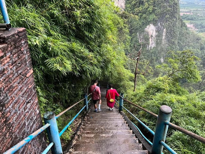Krabi: Tiger Cave Temple Sunset Tour - The small-group vibe: your guide really changes the experience