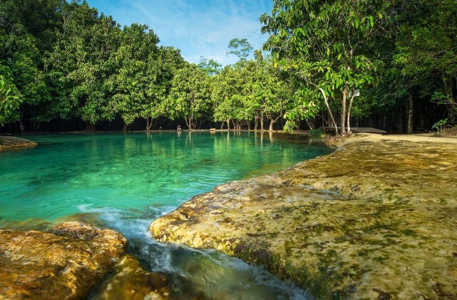 Krabi: Tiger Temple, Hot Springs & Crystal Pool Jungle Tour - Lunch, Fruit, and Keeping Your Energy for the Temple
