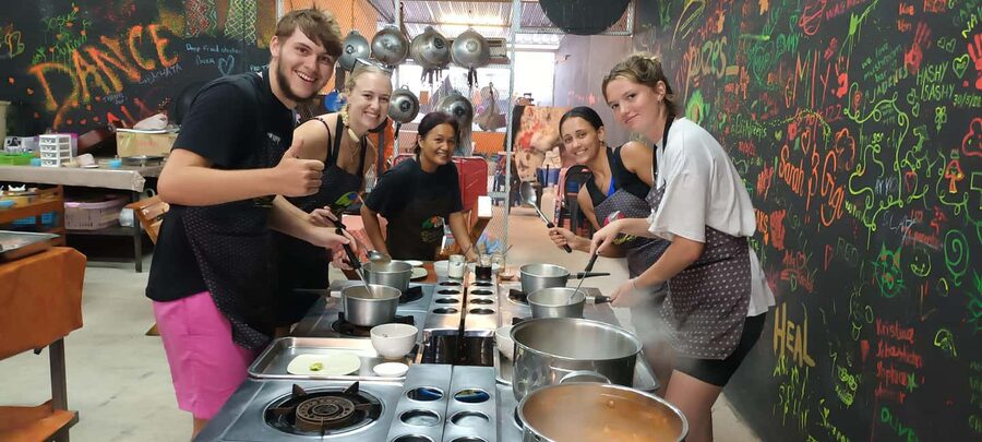 Krabi: Traditional Thai Cooking Class with Local Chef - The 4-Hour Format: What Actually Happens at Your Cooking Station