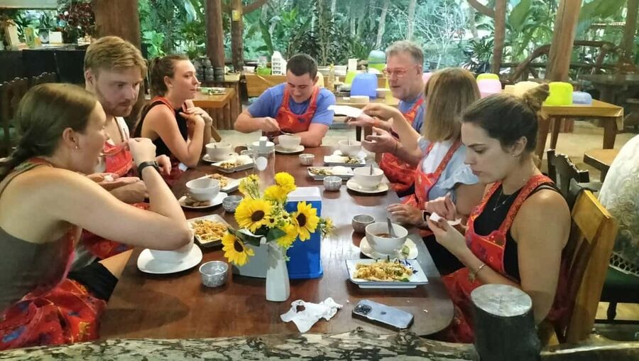 Krabi: Traditional Thai Cooking Class with Local Chef - Choosing Your Dishes: How the 6 Courses Build a Real Thai Meal