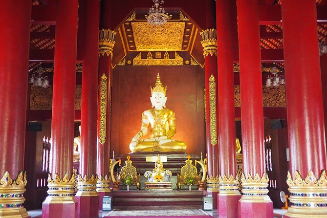 Lady Driver and Guide - Warorot Market (Kad Luang): flowers, street snacks, and a real break from temples