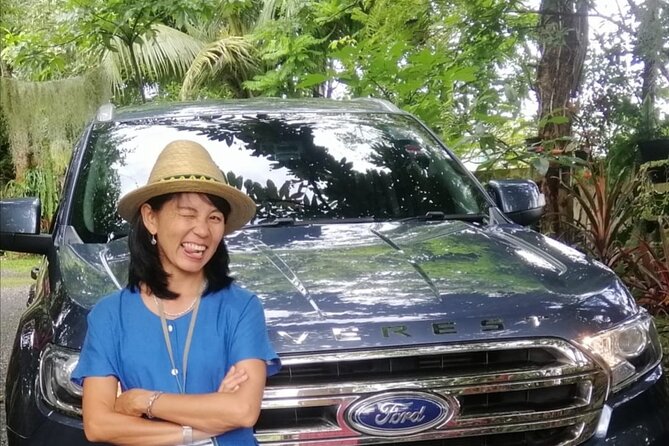 Lady Driver and Guide - Entering Wat Phra That Doi Suthep: the mountain temple with real presence