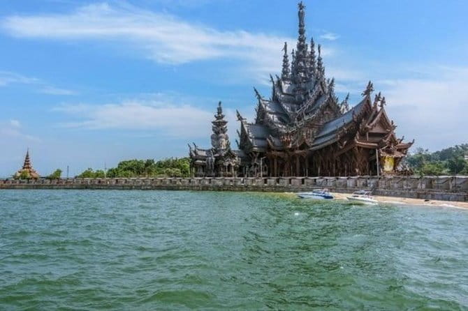 Laem Chabang to Bangkok Landmarks with Entrance Tickets & Lunch - Private guide and AC vehicle, what it changes in real life