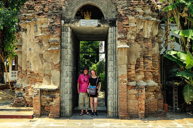 LIFECYCLING - Half Day City Bike Tour - Wat Sri Suphan: a photo stop that sets the tone