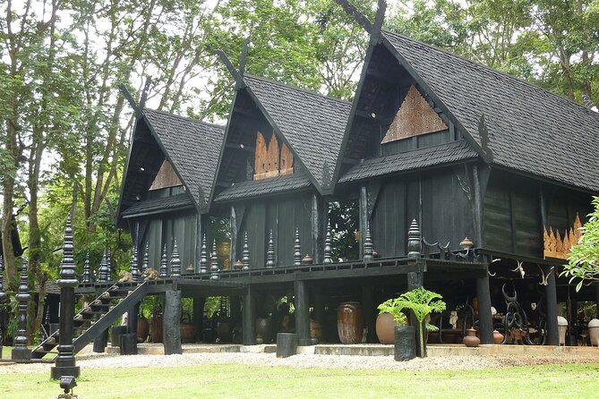 Long Neck Village, White & Blue Temple, Black House Day Tour From Chiang Mai - Wat Rong Khun White Temple: art, rules, and crowd control