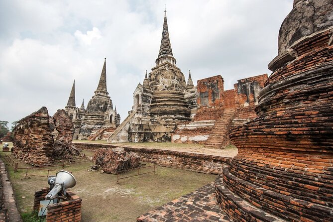 Lopburi Monkey Temple & Ayutthaya Old City Tour From Bangkok - Wat Mahathat: the Buddha head in tree roots
