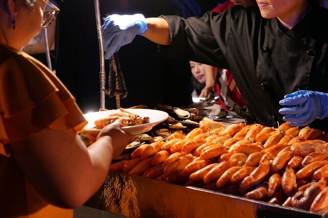 Luxury Dinner Cruise with Guide and Transfer (Opt. Executive Van) - Buffet crowding is the one weakness to plan around