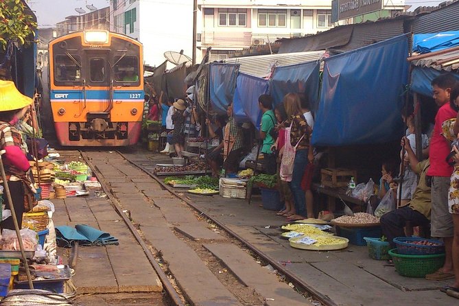 Maeklong & Damnoen Saduak Markets: Railway & Floating Market Tour - Maeklong Railway Market: The Train Ride You Actually See