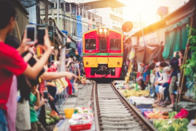 Maeklong Railway and Damnoen Saduak Floating Market Tour - Why This Floating Market and Rail Market Day Trip Works