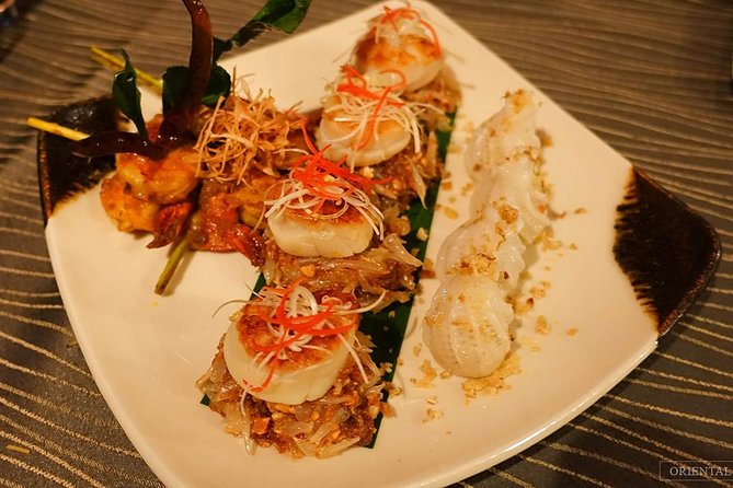 Manohra 5-Star Luxury Dinner Cruise with Pre-Canapés in Bangkok - Four courses of Thai flavor: lemongrass prawns, coconut soup, and green curry