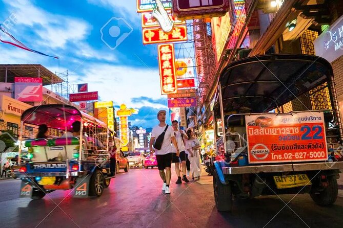 Michelin Guide Street Eats by Tuk Tuk: Bangkok Night Tour - Pa Tong Go on Yaowarat: hot doughnuts and a narrow-street detour