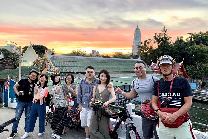 Must-Try: Hidden Bangkok Bike and Food Tour - Stop 1: Somdet Chao Phraya street food starter