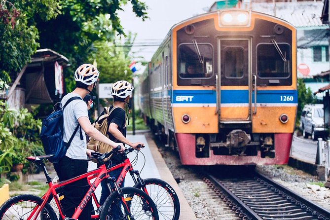 Must-Try: Hidden Bangkok Bike and Food Tour - Wat Kalayanamit Varamahavihara: peaceful temple time with context