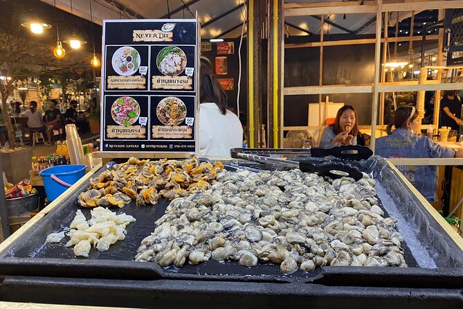 Night life in Bangkok - Jodd Fairs Train Night Market(Joint) - Photo Stops: Getting Better Shots Without Blocking Everyone
