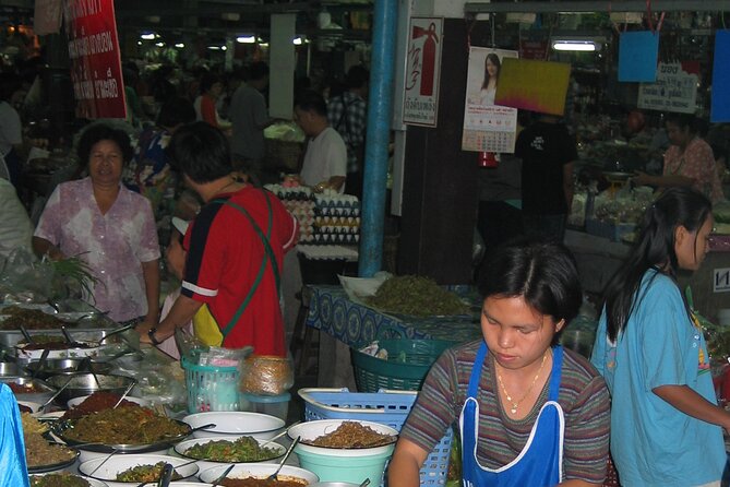 No.1 Chiang Mai: Historical City Bike Tour - Small group + guide style: what the reviews hint at