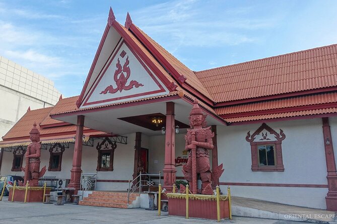 Nopparat’s Traditional Thai Dinner & Dance - Choosing the right showtime: early doors or late night