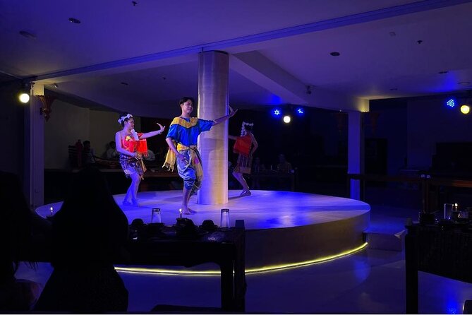 Nopparat’s Traditional Thai Dinner & Dance - Seating on a circular stage: your view is the variable