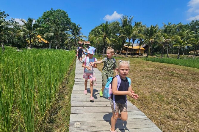 Old Phuket Farm Ticket - Countryside Local Life Culture - The traditional Thai house: coconut grating and curry paste-making