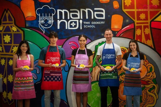 Old Town Chiang Mai Food Tour with 10+ Local Dishes Tastings - Prapokklao Road Desserts, Then Wat Lok Moli to Close the Loop