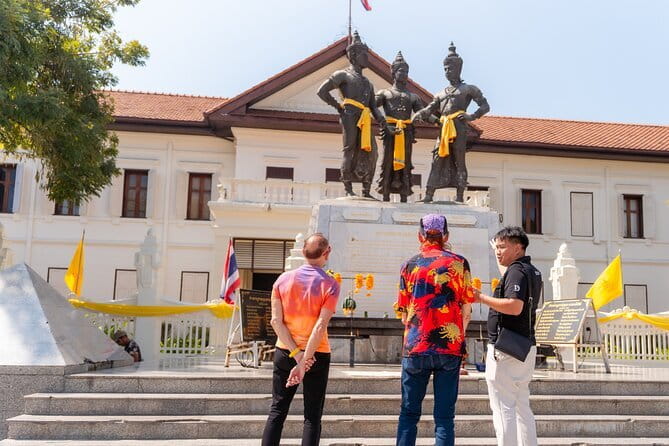 Old Town History and Culture Walking Tour at Chiang Mai - Wat Phra Singh: Lanna architecture and the mural stories
