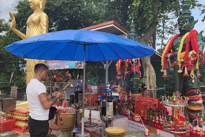 One Day Splendid Pattaya Private Day Tour from Bangkok - Big Buddha Temple at Wat Phra Yai: Scale, Gold, and Hill Views