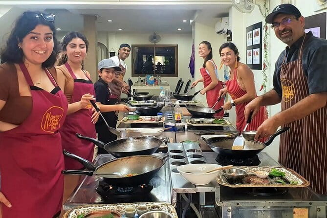 Organic Thai cooking class - Cooking from scratch in an open-air kitchen