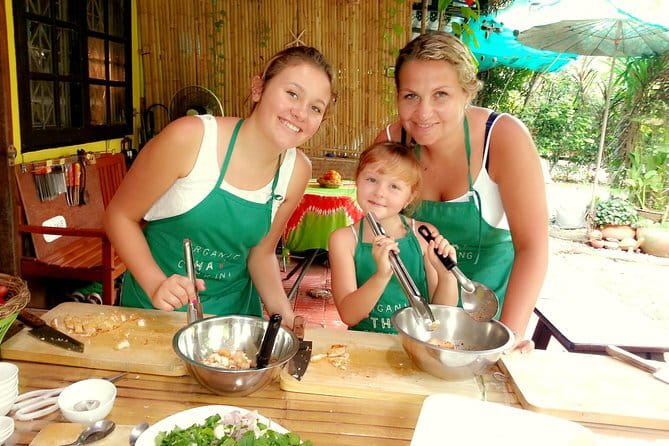 Organic Thai cooking class - Price and value in Phuket for a 3-hour class