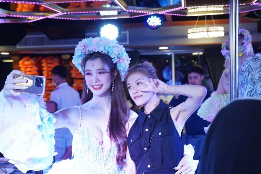 Pattaya: All Star Dinner Cruise, Cabaret Show & Beer Buffet - Getting to Balihai Pier E, and why timing matters