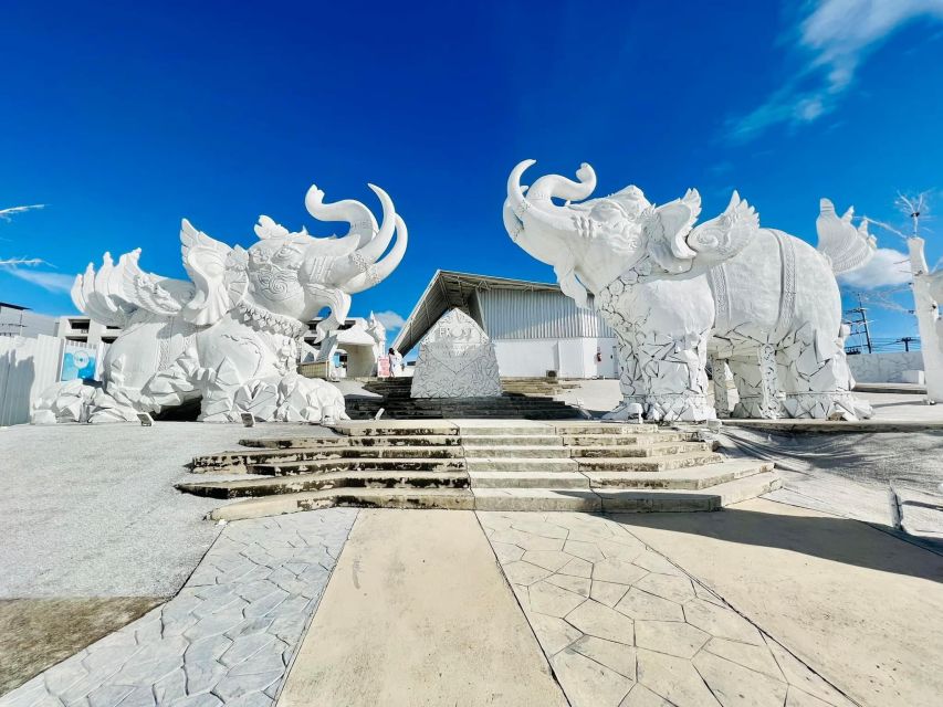 Pattaya: Frost Magical Ice of Siam Entry Ticket - Overcoat on, comfort strategy off