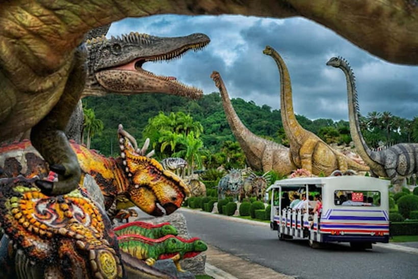 Pattaya: Nong Nooch Tropical Garden Ticket - The Car Garden: the unexpected included stop