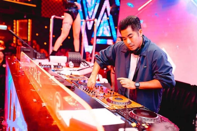 Pattaya: Rooftop, Nightclubs, Nightmarket & Walking Street - Practical Tips: Dress Rules, Shoes, and What to Bring