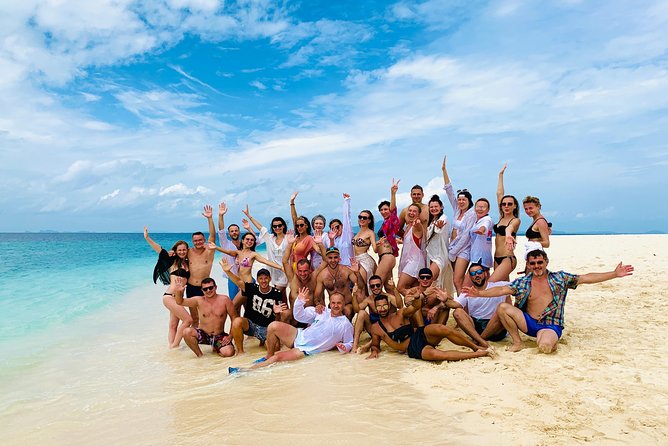 Phi Phi Islands Speedboat Day Trip from Phuket with Lunch - Lunch on Phi Phi Don: buffet food, timing, and what to eat before snorkeling