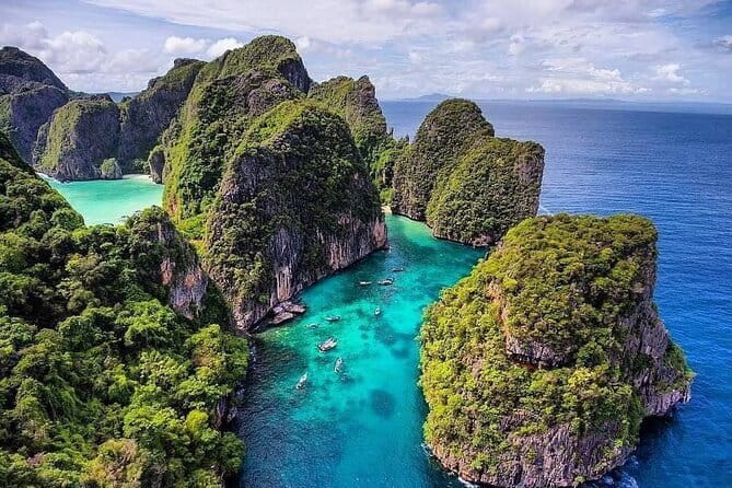 Phi Phi, Maya and Bamboo Islands Day Tour by Speedboat in Krabi - Guides, crew, and why the day feels organized