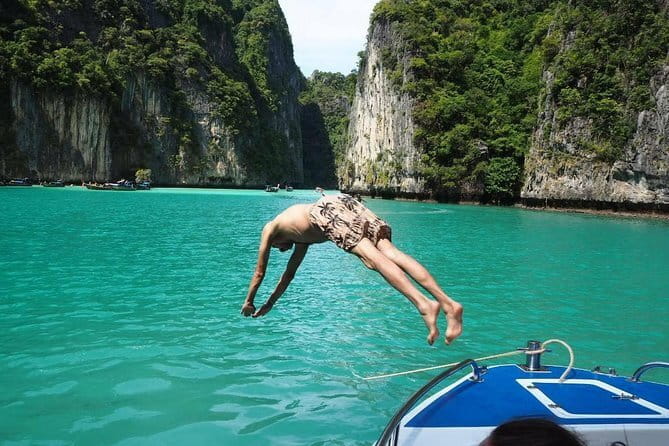 Phi Phi Maya and Maithon by Indigo Luxury Catamaran in Phuket - Food and Drinks: Thai Buffet Lunch, Plus Snacks and Breaks You’ll Actually Thank Yourself For
