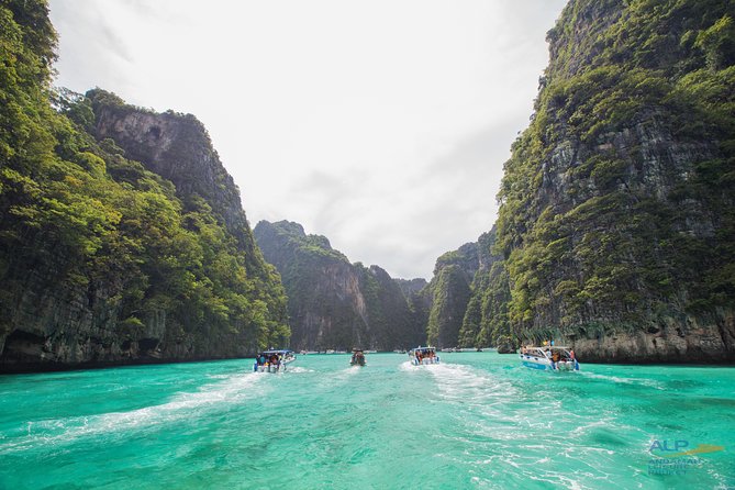 PHI PHI & MAYA & BAMBOO Premium Catamaran Max 28 pax - Bamboo Island (and Rang Yai) beach break, where the schedule slows down